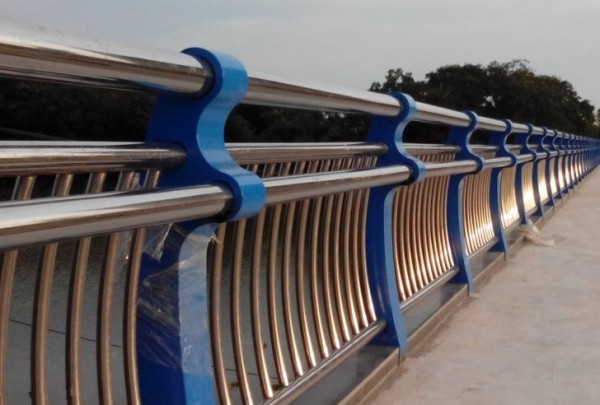 九江不銹鋼復合管護欄工程案例